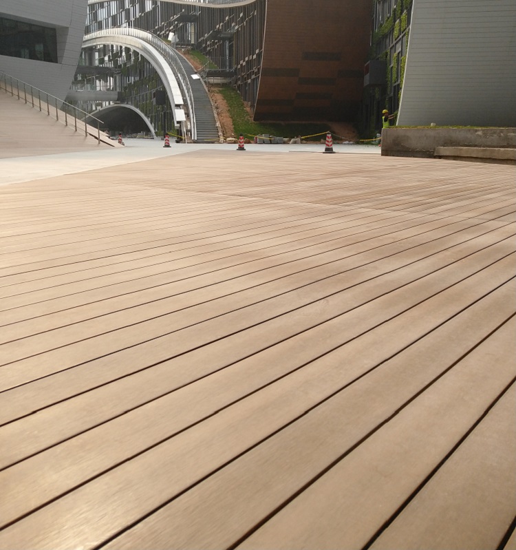 为什么塑木地板会变形呢?怎样才能防止塑木地板开裂变形？