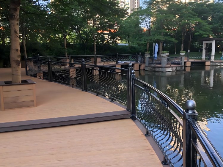 百妥木塑木地板：超强稳定性加持，无惧变形