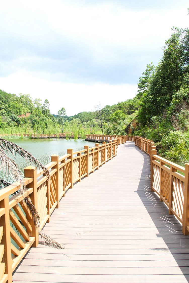 百妥木塑木抗冲击强度优势，筑牢户外建材安全防线