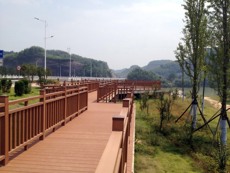 百妥木塑木护栏：防潮防蚁，户外优选型材