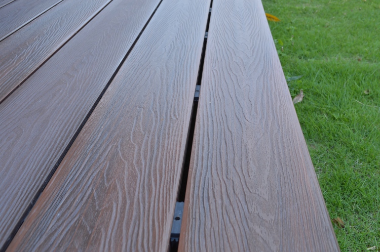 抗老化性能卓越，百妥木塑木铸就户外建材可靠之选