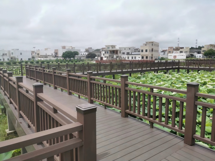 百妥木塑木抗老化，使用寿命长