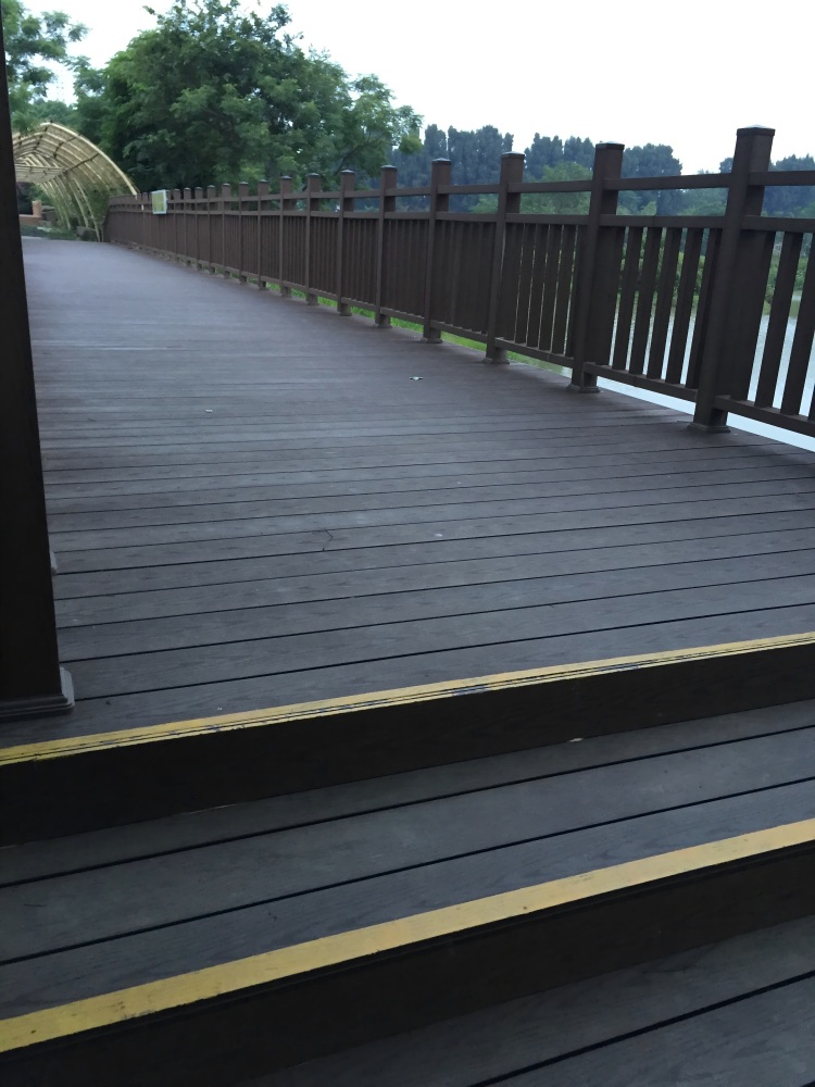 百妥木塑木地板，可水洗易清洁，出口30+国的省心铺装优选